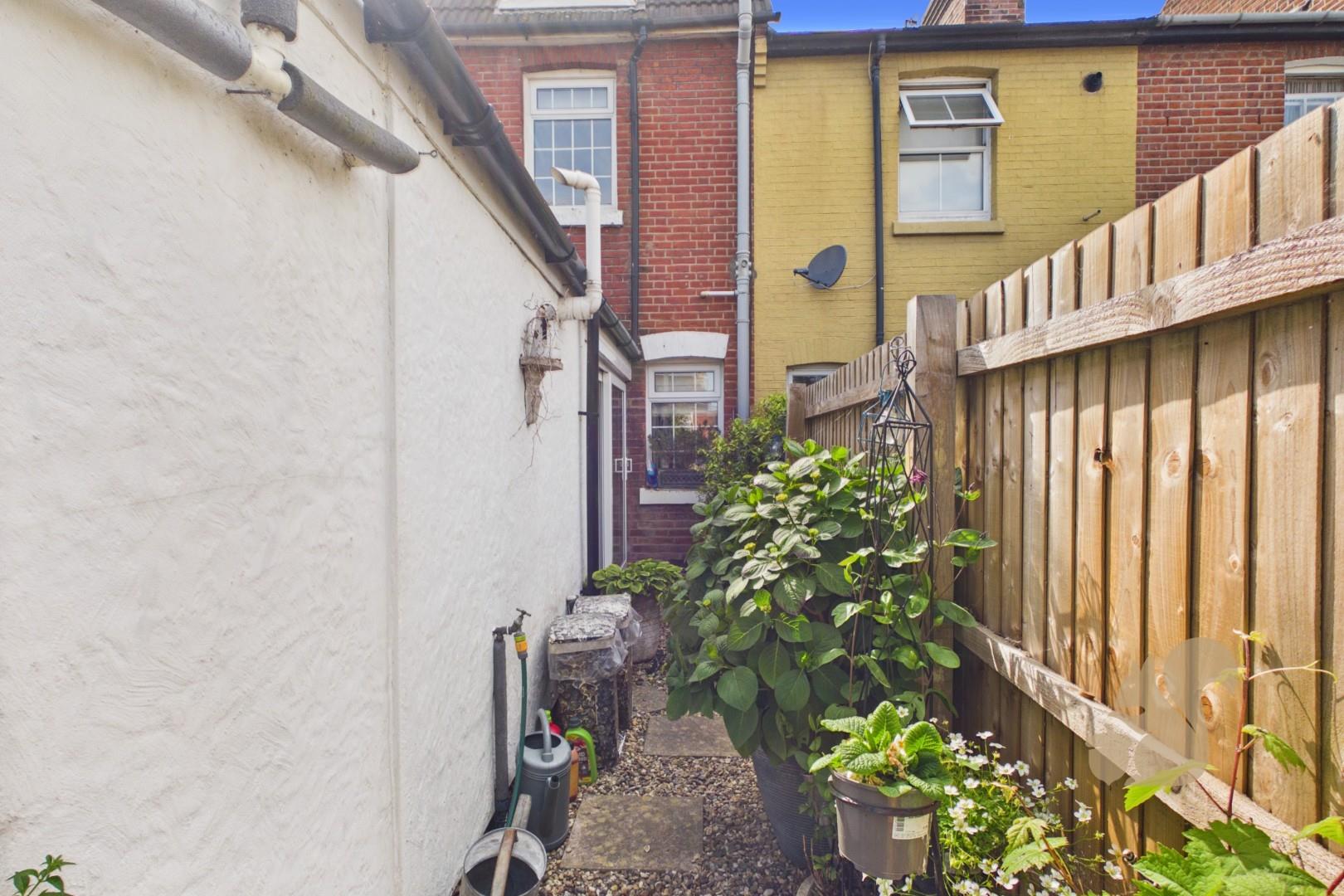 CAM01659G0-PR0829-STILL009.jpg